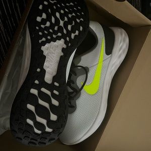 Nike Men’s Revolution 6 Running shoes